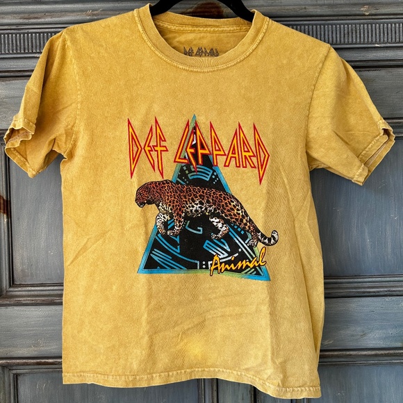 Def Leppard Soft Yellow Animal T shirt Size M - Picture 1 of 5